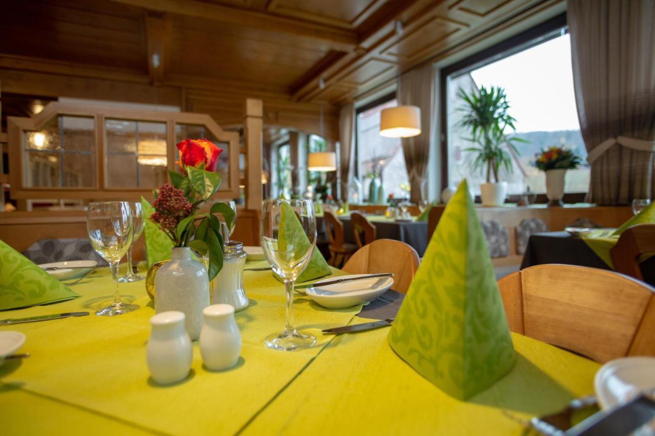Landidyll Hotel Zum Alten Schloss Kirchensittenbach Ngoại thất bức ảnh