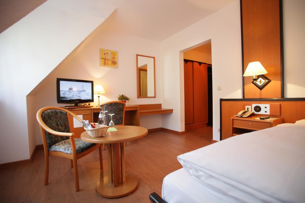 Landidyll Hotel Zum Alten Schloss Kirchensittenbach Phòng bức ảnh
