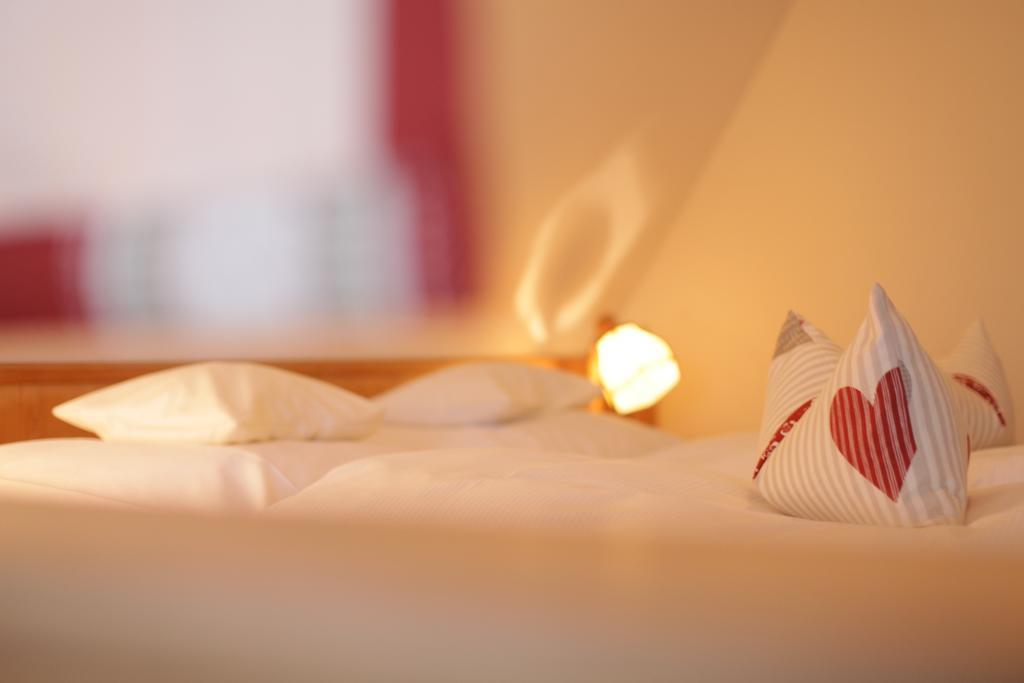 Landidyll Hotel Zum Alten Schloss Kirchensittenbach Phòng bức ảnh