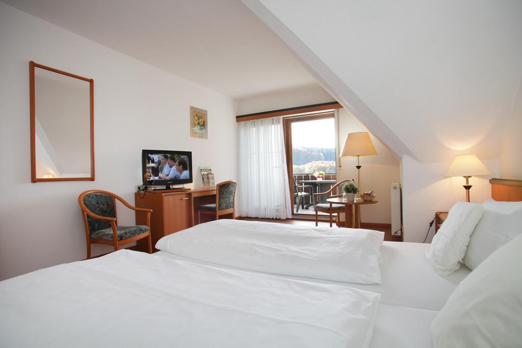 Landidyll Hotel Zum Alten Schloss Kirchensittenbach Phòng bức ảnh