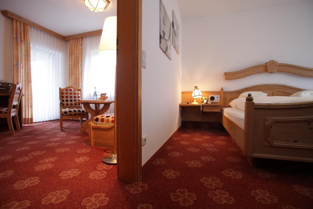 Landidyll Hotel Zum Alten Schloss Kirchensittenbach Ngoại thất bức ảnh